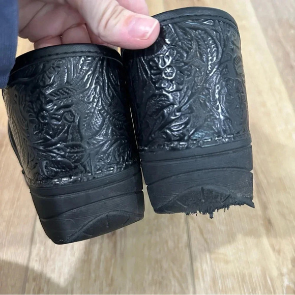 Dansko XP 2.0 Women’s Black Floral Tooled Clog Size 40 (EU), 9.5-10 (US) GUC - Picture 8 of 12